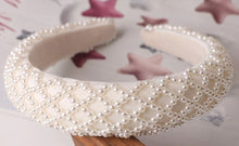 Load image into Gallery viewer, Elegant Pearl Headbands

